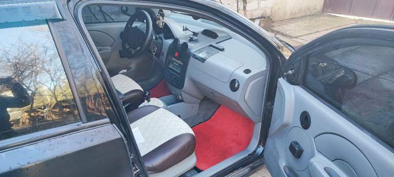 Продам chevrolet aveo 2005 года, двигатель 1.5 мкпп, гбо, электростеклоподьемники, сигнализация, музыка. Резина зима. Цена 350 тыс. Руб+ торг. +79493853660 - фотография - 4