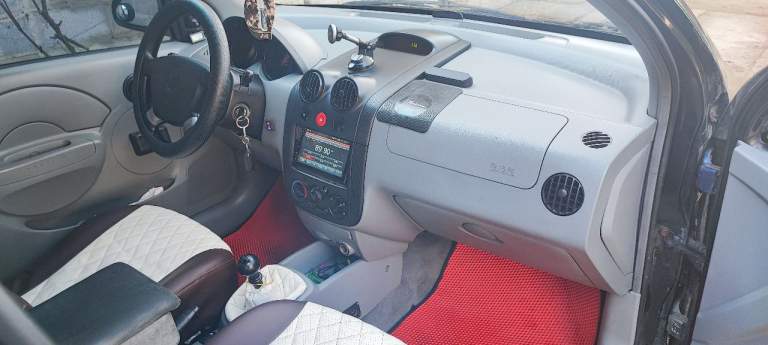 Продам chevrolet aveo 2005 года, двигатель 1.5 мкпп, гбо, электростеклоподьемники, сигнализация, музыка. Резина зима. Цена 350 тыс. Руб+ торг. +79493853660 - фотография - 3