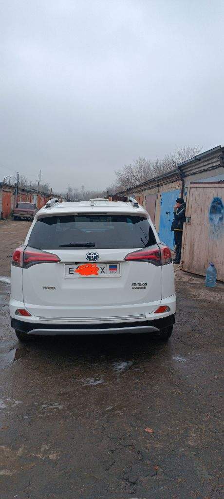 Toyota rav4 2016 hybrid (полный привод)

Авто в хорошей комплектации:

* Кожаный салон с алькантарой
* Электро-привод водительского сиденья
* Двух зонный климат-контроль
* Без ключевой доступ
* Подогрев сидений
* Электропривод багажника
* Кнопка старт стоп
* Круиз контроль
* Сигнализация пондора
* Птф
* Мультимедиа андроид
* Камера заднего вида

И многое другое…
Авто в идеальном состоянии

Возможен обмен на авто рав 4 гибрид с 21 года с моей доплатой.
Вин: jtmrjrev0gd018658
30000$
+7(949)4778984 Александр - фотография - 2