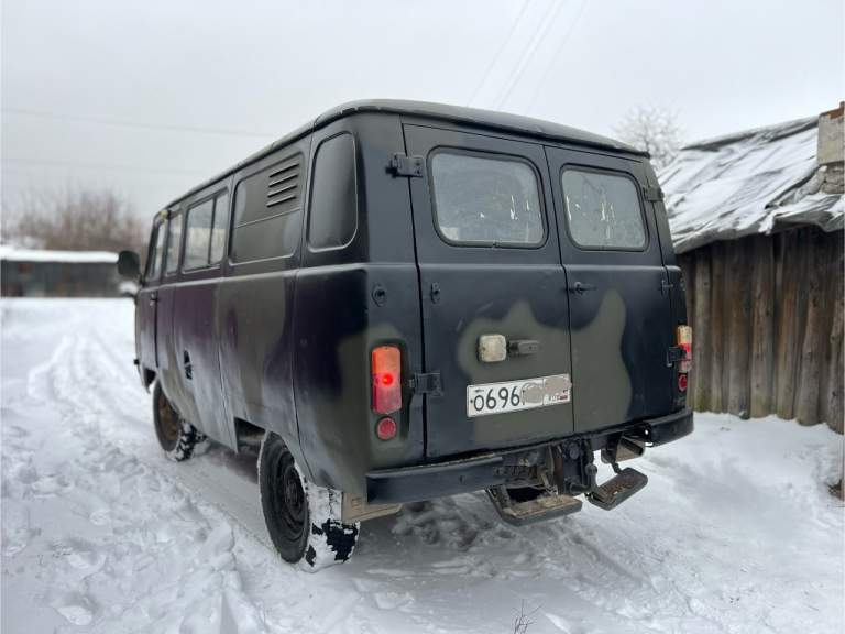 Уаз буханка продам уазик в хорошем боевом состояние, все работает, не дымит, стоит автономный дизельный отопитель салона, свет дворники, все работает, полный привод с понижайкой, резина хорошая. Двигатель:2.4 год:1994 донецк. +79493163191 цена:410т. Рублей - фотография - 4
