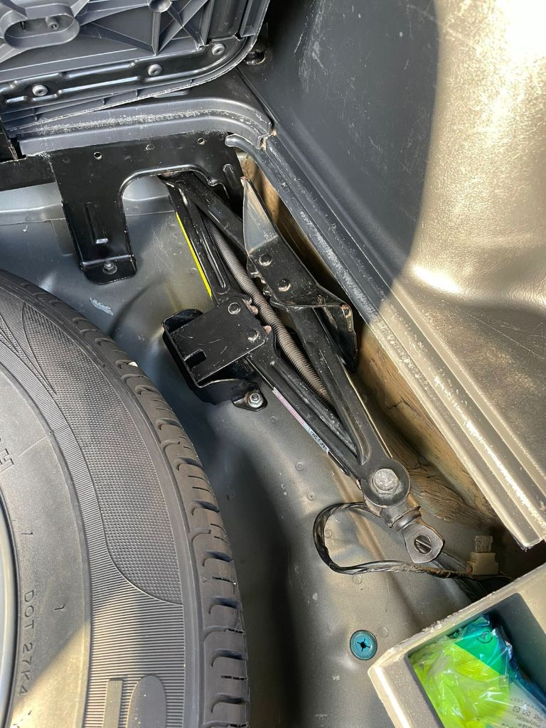 Продам hyundai tucson 2009 г. Акпп дизель, полный привод. Пробег 209 т. Заводится в любой мороз. Масло не берет. Коробка без пинков, климат контроль, подогрев сидений, сиглализация, ходовая полностью рабочая, велась тетрадь тех обслуживания с 2018 г, два комплекта ключей, два комплекта резины. Цена 1.020. +79591708554 собственник красный луч. - фотография - 30