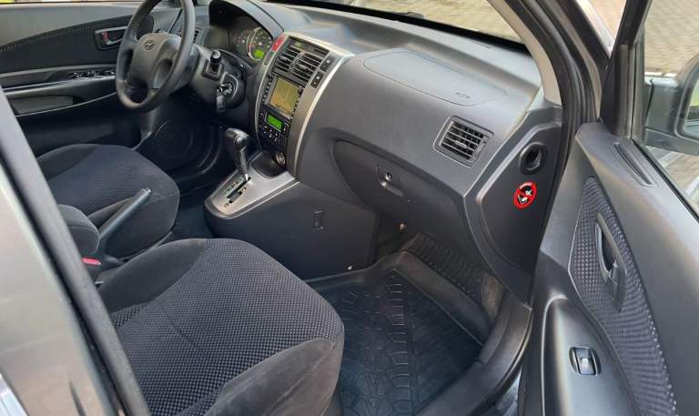 Продам hyundai tucson 2009 г. Акпп дизель, полный привод. Пробег 209 т. Заводится в любой мороз. Масло не берет. Коробка без пинков, климат контроль, подогрев сидений, сиглализация, ходовая полностью рабочая, велась тетрадь тех обслуживания с 2018 г, два комплекта ключей, два комплекта резины. Цена 1.020. +79591708554 собственник красный луч. - фотография - 12