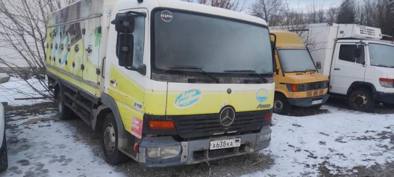 Предприятие в связи с обновлением автопарка реализует грузовые автомобили-рефрижераторы в количестве 4 шт mercedes-benz atego 815 d 2000 года выпуска. Холодильное оборудование исправное, машины на ходу, цена 600 000 руб, дополнительная информация по телефону +79493032430 - фотография - 5