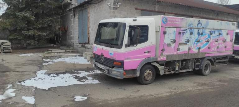 Предприятие в связи с обновлением автопарка реализует грузовые автомобили-рефрижераторы в количестве 4 шт mercedes-benz atego 815 d 2000 года выпуска. Холодильное оборудование исправное, машины на ходу, цена 600 000 руб, дополнительная информация по телефону +79493032430 - фотография - 3