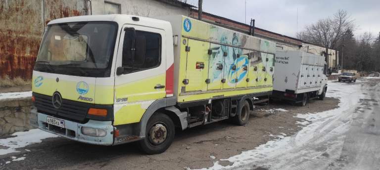 Предприятие в связи с обновлением автопарка реализует грузовые автомобили-рефрижераторы в количестве 4 шт mercedes-benz atego 815 d 2000 года выпуска. Холодильное оборудование исправное, машины на ходу, цена 600 000 руб, дополнительная информация по телефону +79493032430 - фотография - 2