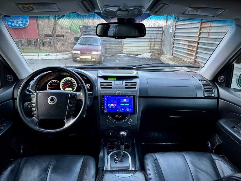 Продам ssang yong rexton 2011г. , ат 2.7 дизель, полный привод. Автомобиль в отличном состоянии, двигатель, коробка передач, ходовая часть, работает на 5+, два комплекта колес. Авто весь в родном окрасе, заменены все расходники, все масла, в том числе в раздатке и моста, один владелец с 2011 год, документы в полном порядке. Авто находится в г. Донецк. Цена: 1300000 руб. По интересующей информации обращаться по телефону: +79493570671 - фотография - 7