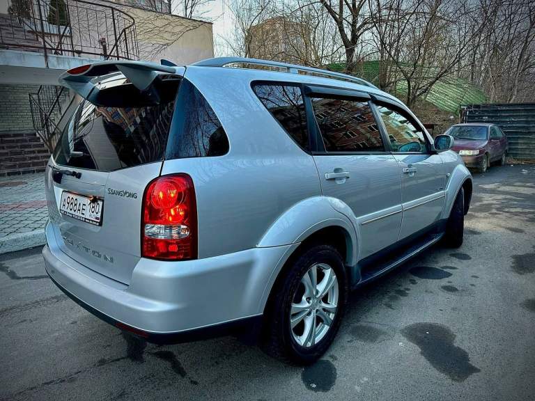 Продам ssang yong rexton 2011г. , ат 2.7 дизель, полный привод. Автомобиль в отличном состоянии, двигатель, коробка передач, ходовая часть, работает на 5+, два комплекта колес. Авто весь в родном окрасе, заменены все расходники, все масла, в том числе в раздатке и моста, один владелец с 2011 год, документы в полном порядке. Авто находится в г. Донецк. Цена: 1300000 руб. По интересующей информации обращаться по телефону: +79493570671 - фотография - 5