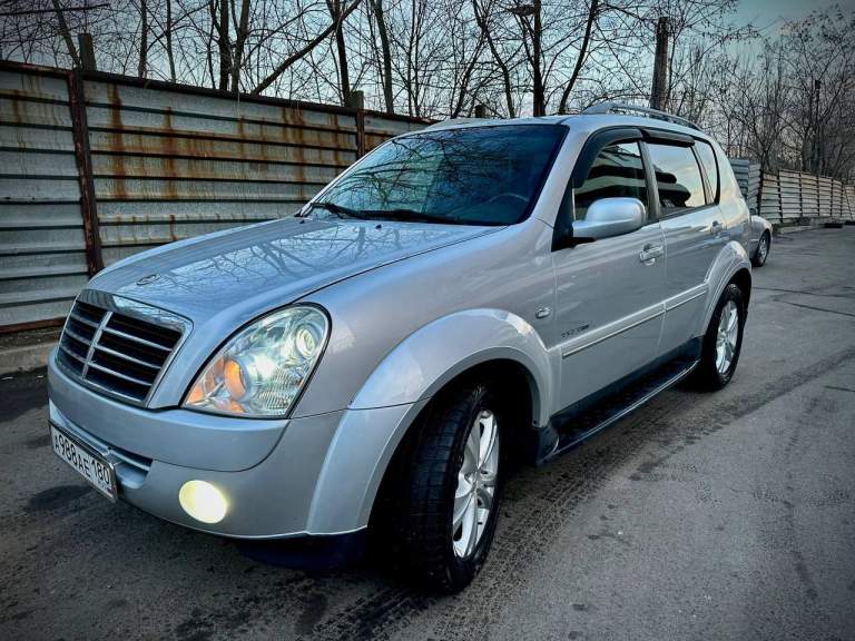 Продам ssang yong rexton 2011г. , ат 2.7 дизель, полный привод. Автомобиль в отличном состоянии, двигатель, коробка передач, ходовая часть, работает на 5+, два комплекта колес. Авто весь в родном окрасе, заменены все расходники, все масла, в том числе в раздатке и моста, один владелец с 2011 год, документы в полном порядке. Авто находится в г. Донецк. Цена: 1300000 руб. По интересующей информации обращаться по телефону: +79493570671 - фотография - 10
