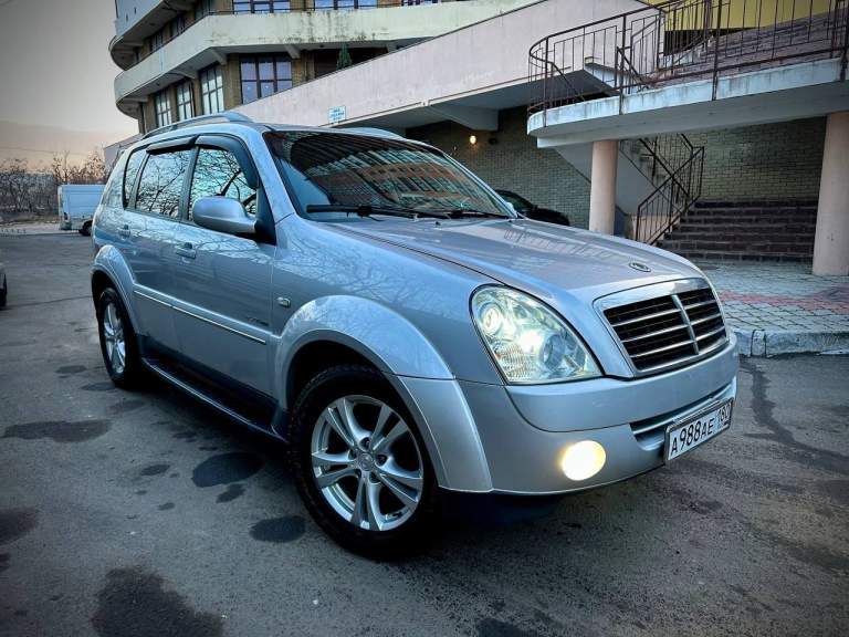 Продам ssang yong rexton 2011г. , ат 2.7 дизель, полный привод. Автомобиль в отличном состоянии, двигатель, коробка передач, ходовая часть, работает на 5+, два комплекта колес. Авто весь в родном окрасе, заменены все расходники, все масла, в том числе в раздатке и моста, один владелец с 2011 год, документы в полном порядке. Авто находится в г. Донецк. Цена: 1300000 руб. По интересующей информации обращаться по телефону: +79493570671 - фотография - 9