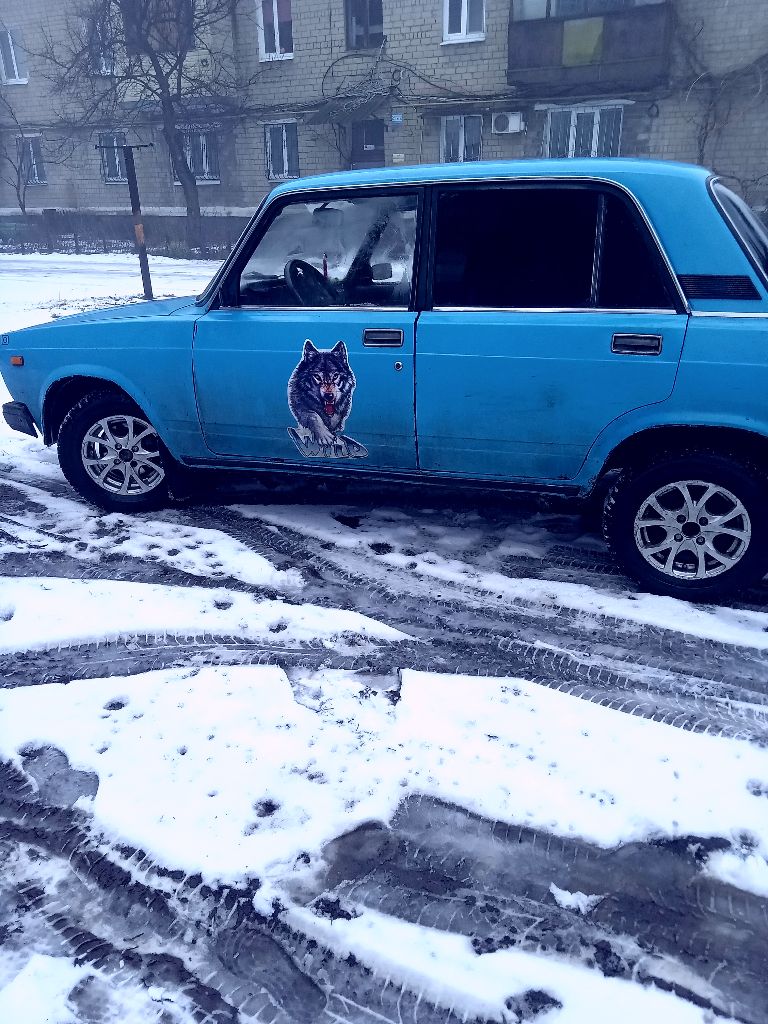 Продам ваз 21😯7 на ходу по машине кузов нормальный стойки стаканы ланжероны целые новый стартер новая резина зима на титанах проводка работает на ходу каждый день 100т звоните 79496468341 - фотография - 2