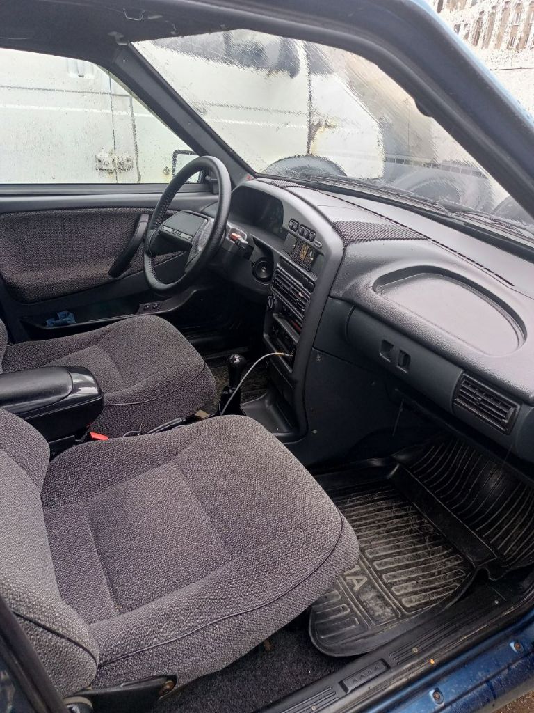 Продам 2115 2005 г. , инжектор, 1,5, 8 кл. Автомобиль весь в родной краске, есть пару рыжаков - на езде не влияют. Ходовка почти вся новая, новый стартер, новые передние фары, резина зима и лето. На ходу каждый день. Учет: 180 регион, я хозяин цена :340 т. Р. , торг реальному покупателю на косяки по лкп. Тел. : +7-949-347-11-07, +7-949-347-11-06 - фотография - 7