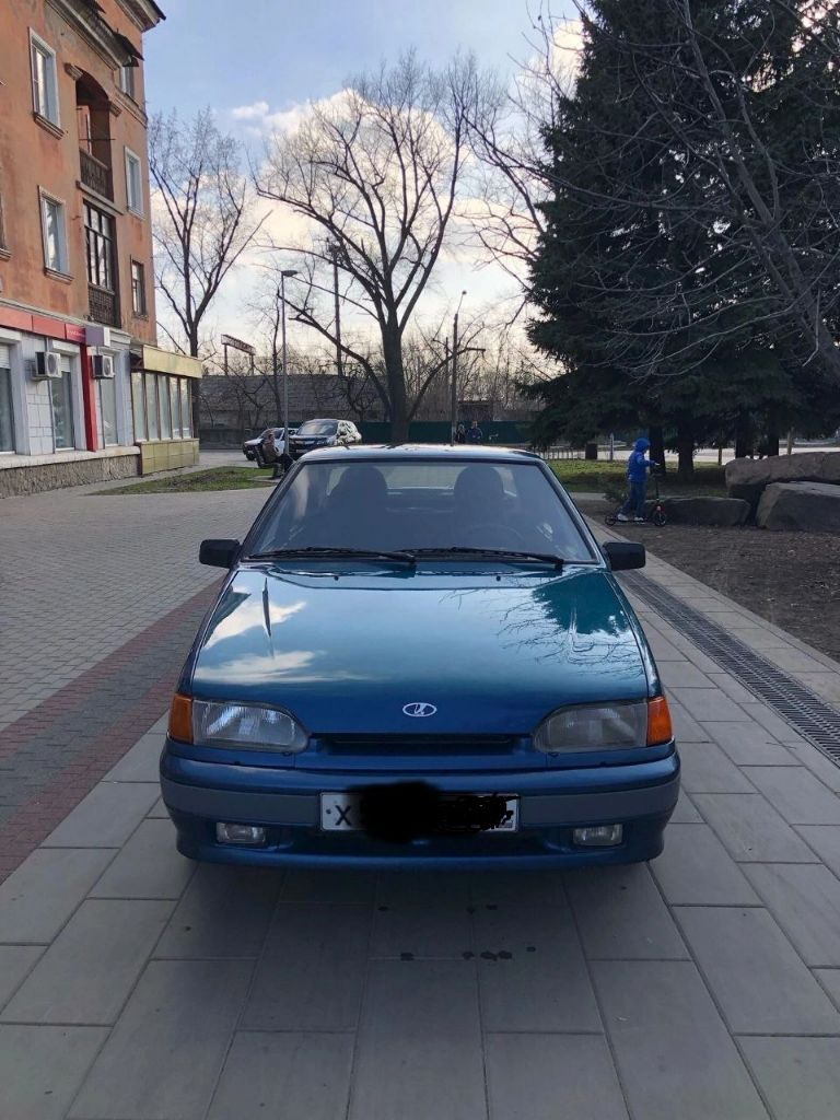 Продам 2115 2005 г. , инжектор, 1,5, 8 кл. Автомобиль весь в родной краске, есть пару рыжаков - на езде не влияют. Ходовка почти вся новая, новый стартер, новые передние фары, резина зима и лето. На ходу каждый день. Учет: 180 регион, я хозяин цена :340 т. Р. , торг реальному покупателю на косяки по лкп. Тел. : +7-949-347-11-07, +7-949-347-11-06 - фотография - 1