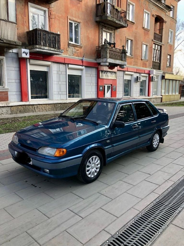 Продам 2115 2005 г. , инжектор, 1,5, 8 кл. Автомобиль весь в родной краске, есть пару рыжаков - на езде не влияют. Ходовка почти вся новая, новый стартер, новые передние фары, резина зима и лето. На ходу каждый день. Учет: 180 регион, я хозяин цена :340 т. Р. , торг реальному покупателю на косяки по лкп. Тел. : +7-949-347-11-07, +7-949-347-11-06 - фотография - 2