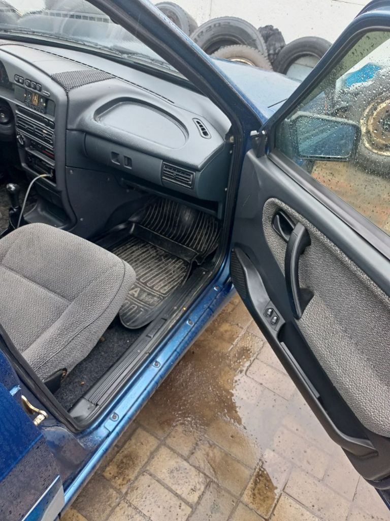 Продам 2115 2005 г. , инжектор, 1,5, 8 кл. Автомобиль весь в родной краске, есть пару рыжаков - на езде не влияют. Ходовка почти вся новая, новый стартер, новые передние фары, резина зима и лето. На ходу каждый день. Учет: 180 регион, я хозяин цена :340 т. Р. , торг реальному покупателю на косяки по лкп. Тел. : +7-949-347-11-07, +7-949-347-11-06 - фотография - 6