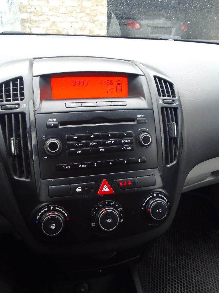 Продам kia ceed 1.6 mt 2008 года
Все крутиться все светится
После кап ремонта двс прошла 35000 км
От машины не избавляюсь в авариях не была вся в родном окрасе
+79493715388 Евгений
Цена 800000₽ макеевка - фотография - 1
