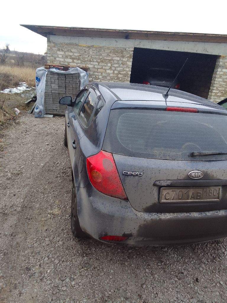 Продам kia ceed 1.6 mt 2008 года
Все крутиться все светится
После кап ремонта двс прошла 35000 км
От машины не избавляюсь в авариях не была вся в родном окрасе
+79493715388 Евгений
Цена 800000₽ макеевка - фотография - 5
