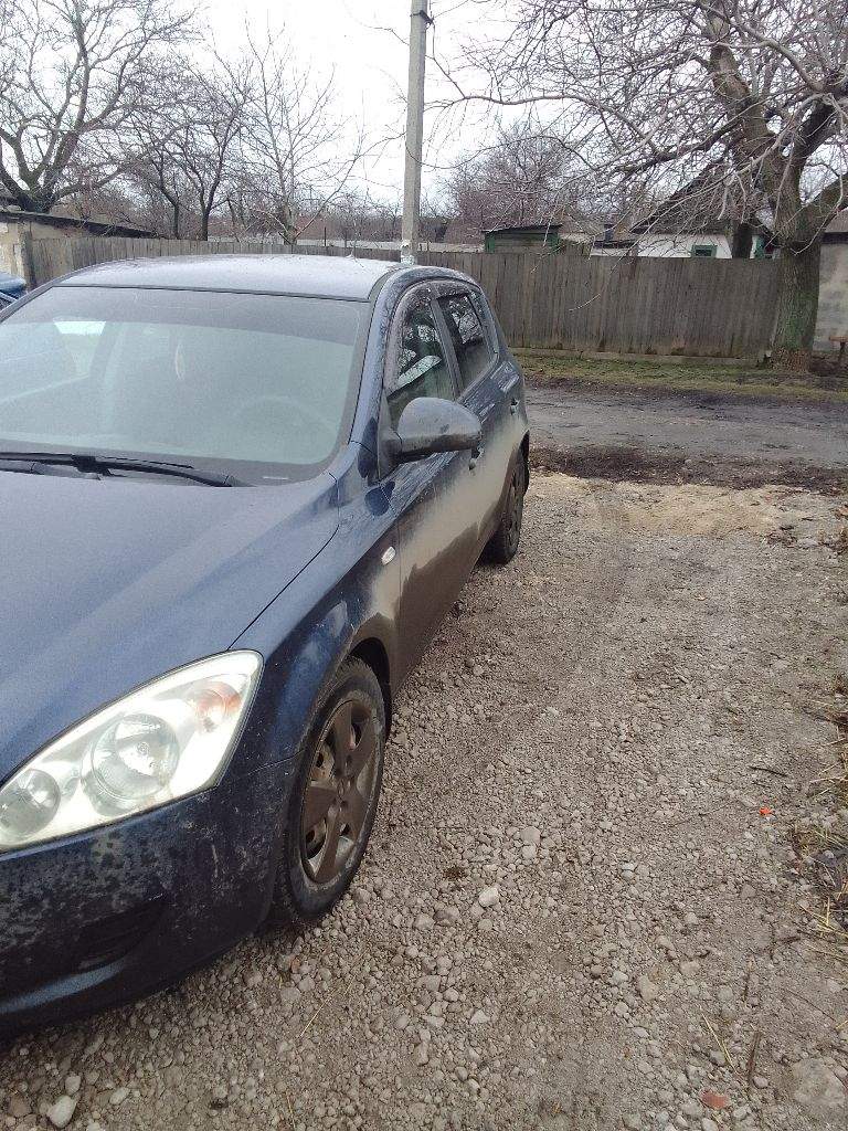 Продам kia ceed 1.6 mt 2008 года
Все крутиться все светится
После кап ремонта двс прошла 35000 км
От машины не избавляюсь в авариях не была вся в родном окрасе
+79493715388 Евгений
Цена 800000₽ макеевка - фотография - 6