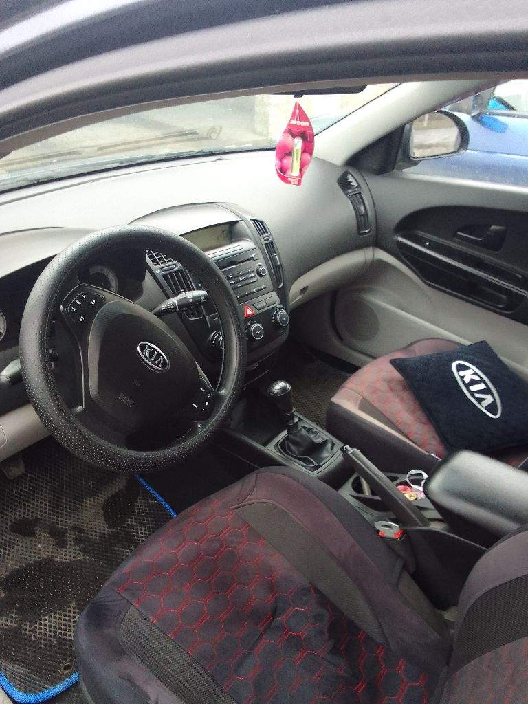 Продам kia ceed 1.6 mt 2008 года
Все крутиться все светится
После кап ремонта двс прошла 35000 км
От машины не избавляюсь в авариях не была вся в родном окрасе
+79493715388 Евгений
Цена 800000₽ макеевка - фотография - 2