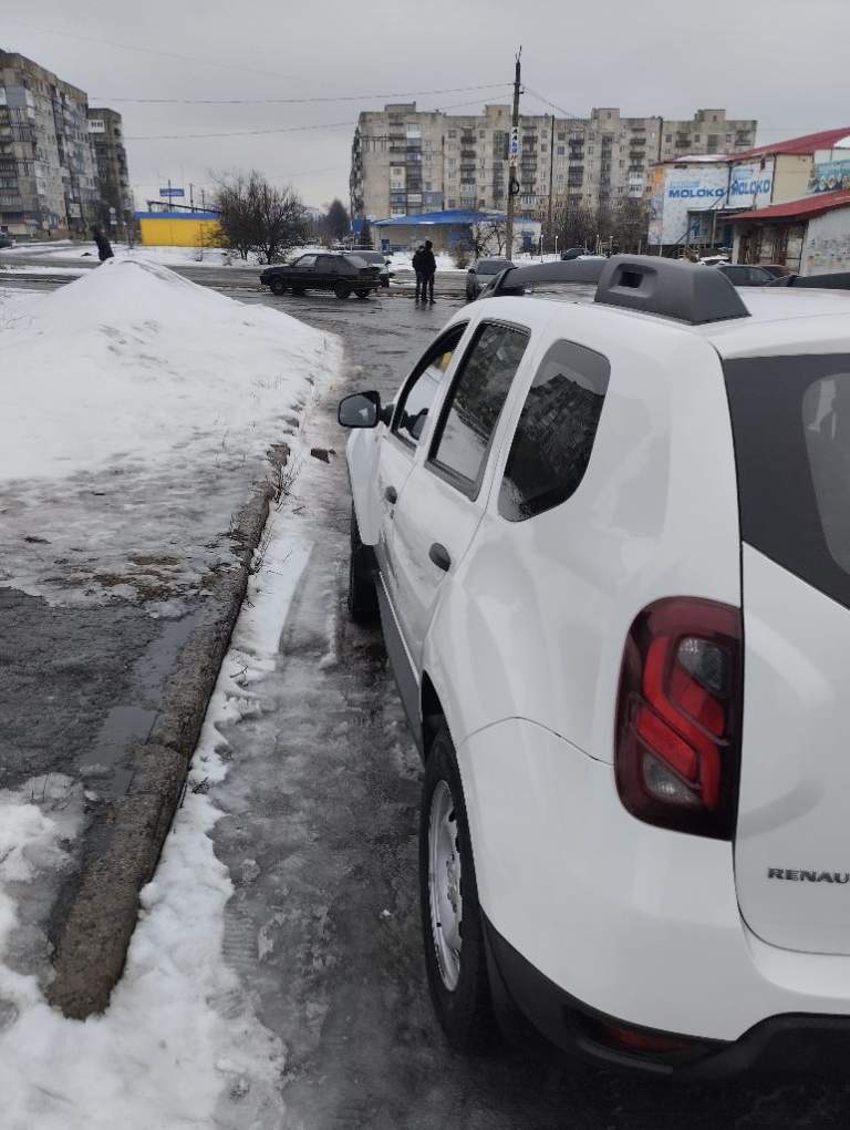 Рино дастер 2019 года. 2х-литрой, полный привод, бензин. В хорошем состоянии. Замена масла, фильтров, ремня, помпы, 4 стойки вкруг, наконечники, шаровые, полностью перебрана. Обмен на микроавтобус с доплатой в обе стороны. Цена 1700000 +79493692632 - фотография - 5
