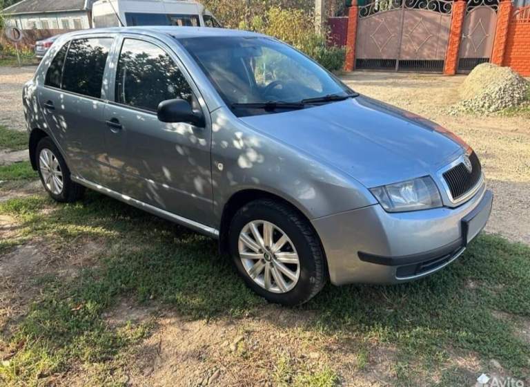 Продам шкоду 2004 года, двигатель 1.2, 12 клапанный, машина в идеальном состоянии, полностью обслужена. Стоит зимняя резина на штампах, летняя на титанах. В общем садись и едь куда угодно. Продажа с переоформлением, учёт местный 180 рег. Цена 470, реальному покупателю хороший торг. +79493879880 - фотография - 11