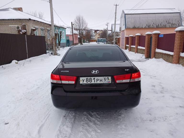 Продам хэндай сонатанф 2007гв 2.4i акпп. Пробег 228000км. Кож. Салон. Подогревы: сидений, зеркал, лобовое задние стекла, омыватели лоб стекла. Омыватели фар. Мягкий тихий комфортный автомобиль. Цена 770тысяч рублей. Торг у капота. +79595296309 - фотография - 9