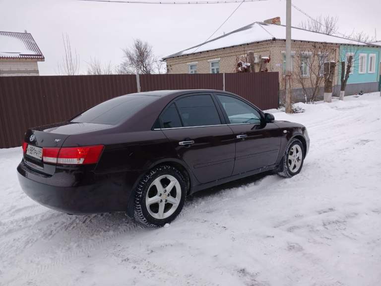 Продам хэндай сонатанф 2007гв 2.4i акпп. Пробег 228000км. Кож. Салон. Подогревы: сидений, зеркал, лобовое задние стекла, омыватели лоб стекла. Омыватели фар. Мягкий тихий комфортный автомобиль. Цена 770тысяч рублей. Торг у капота. +79595296309 - фотография - 4
