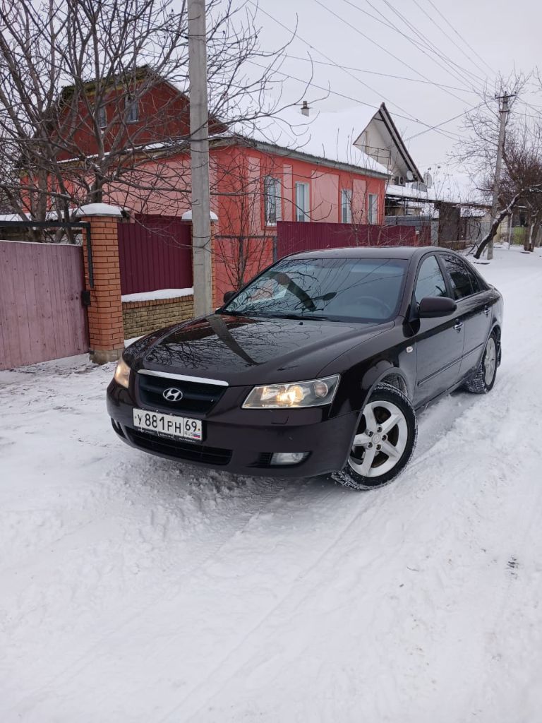 Продам хэндай сонатанф 2007гв 2.4i акпп. Пробег 228000км. Кож. Салон. Подогревы: сидений, зеркал, лобовое задние стекла, омыватели лоб стекла. Омыватели фар. Мягкий тихий комфортный автомобиль. Цена 770тысяч рублей. Торг у капота. +79595296309 - фотография - 7
