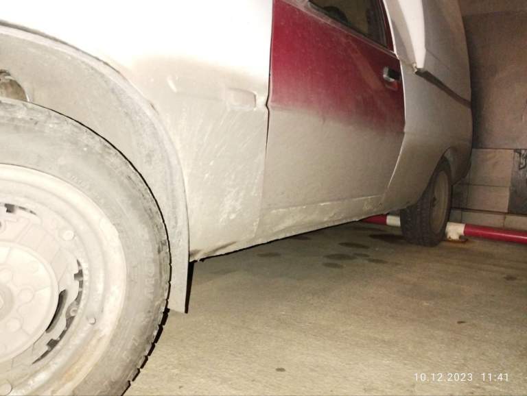 Продам заз 1105 пикап 1300см3. 2009г. В. Пробег 235000
По ходовой части: вся ходовка новая, передние амортизаторы (вкладыш) кояба, задние амортизаторы агат, передние тормозные диски новые, задние тормозные барабаны новые, колодки передние/задние заменены дамфи(оригинал).
Двигатель: после капремонта прошел 35000 км, высоковольтные провода новые, свечи замены не требуют, воздушный фильтр ланос, масло xado полусинтетика (на xado проходила обкатка и постоянно заливалось).
Коробка: в хорошем состоянии ремонта не требуется, масло трансмисионное италия + шприц ревитализант xado. Коробка оборотистая, заменены шестерни 3 и 5 передач + синхронизаторы.
Топливо: бензин/газ (в техпаспорт газовая установка внесена), редуктор камасета (после капремонта), фильтр заменен, бак 50 литров турция.
Кузов: заменены двери кабины на новые в отличном состоянии (старые сгнили), по кузову требуются сварочные работы (днище и задние колесные арки). - фотография - 3