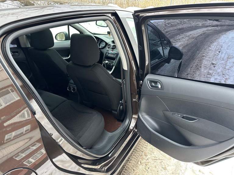 Продам peugeote 308
Цена: 850 000₽ торг у капота
Год выпуска: 2012 рестайдинг
Пробег: 160 000
Двигатель:1,6
Осмотр макеевка

Максимальная комплектация allure коробка автомат! Кузов в родной краске! Салон в идеальном состоянии, работает каждая кнопка и функция! Сиденья с подогревом как новые, без пятен и других дефектов! Панорама! Двигатель, акпп, ходовая в отличном состоянии. Airbag, боковые шторки безопасности заводские, никогда не срабатывали! Колеса зима, состояние хорошее, не старая!

Двух зонный климат, круиз контроль/ограничитель скорости, датчик дождя/ света, омыватель фар, электроскладывание зеркал, русифицированное меню, диодные ходовые огни, штатный задний парктроник, чёрная лаковая консоль, подрулевое управление музыкой, автозатемнение зеркала заднего вида, литые диски г17, abs, srs, система курсовой стабилизации esp, кожаный руль и подлокотник, хромированные накладки на педалях/ руле/порогах, качественная музыка с выходом usb, aux, подключение по bluetooth и многое другое. Доп. Установлена сигнализация

📲 Tg: @cuzen5512
📞 Звоните: +7(949)7775522 сергей - фотография - 9