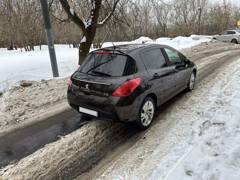 Продам peugeote 308
Цена: 850 000₽ торг у капота
Год выпуска: 2012 рестайдинг
Пробег: 160 000
Двигатель:1,6
Осмотр макеевка

Максимальная комплектация allure коробка автомат! Кузов в родной краске! Салон в идеальном состоянии, работает каждая кнопка и функция! Сиденья с подогревом как новые, без пятен и других дефектов! Панорама! Двигатель, акпп, ходовая в отличном состоянии. Airbag, боковые шторки безопасности заводские, никогда не срабатывали! Колеса зима, состояние хорошее, не старая!

Двух зонный климат, круиз контроль/ограничитель скорости, датчик дождя/ света, омыватель фар, электроскладывание зеркал, русифицированное меню, диодные ходовые огни, штатный задний парктроник, чёрная лаковая консоль, подрулевое управление музыкой, автозатемнение зеркала заднего вида, литые диски г17, abs, srs, система курсовой стабилизации esp, кожаный руль и подлокотник, хромированные накладки на педалях/ руле/порогах, качественная музыка с выходом usb, aux, подключение по bluetooth и многое другое. Доп. Установлена сигнализация

📲 Tg: @cuzen5512
📞 Звоните: +7(949)7775522 сергей - фотография - 2