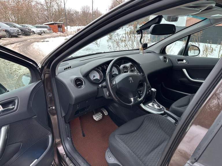 Продам peugeote 308
Цена: 850 000₽ торг у капота
Год выпуска: 2012 рестайдинг
Пробег: 160 000
Двигатель:1,6
Осмотр макеевка

Максимальная комплектация allure коробка автомат! Кузов в родной краске! Салон в идеальном состоянии, работает каждая кнопка и функция! Сиденья с подогревом как новые, без пятен и других дефектов! Панорама! Двигатель, акпп, ходовая в отличном состоянии. Airbag, боковые шторки безопасности заводские, никогда не срабатывали! Колеса зима, состояние хорошее, не старая!

Двух зонный климат, круиз контроль/ограничитель скорости, датчик дождя/ света, омыватель фар, электроскладывание зеркал, русифицированное меню, диодные ходовые огни, штатный задний парктроник, чёрная лаковая консоль, подрулевое управление музыкой, автозатемнение зеркала заднего вида, литые диски г17, abs, srs, система курсовой стабилизации esp, кожаный руль и подлокотник, хромированные накладки на педалях/ руле/порогах, качественная музыка с выходом usb, aux, подключение по bluetooth и многое другое. Доп. Установлена сигнализация

📲 Tg: @cuzen5512
📞 Звоните: +7(949)7775522 сергей - фотография - 6
