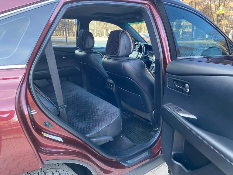 Продам lexus rx 350, официал, полный привод, с 8 ступенчатой акпп aisin.
С оригинальным пробегом 189000 км.
В максимальной комплектации f-sport с проекцией на стекло, черным потолком, навигацией с последними обновлениями и множеством других функций.
Машина полностью обслуженная, во вложениях не нуждается. В отличном состоянии по всем аспектам.
В комплекте 2 ключа и ключ механических блокировок акпп и тормозов, а также брелок доп сигнализации, есть 2 комплекта отличной резины зима/лето отдам в подарок.
Весь свет заменен на led.
Вопросы по тел. + 79493466205
К номеру привязаны ватсап и телеграмм.
Цена-3090000 руб. - фотография - 17