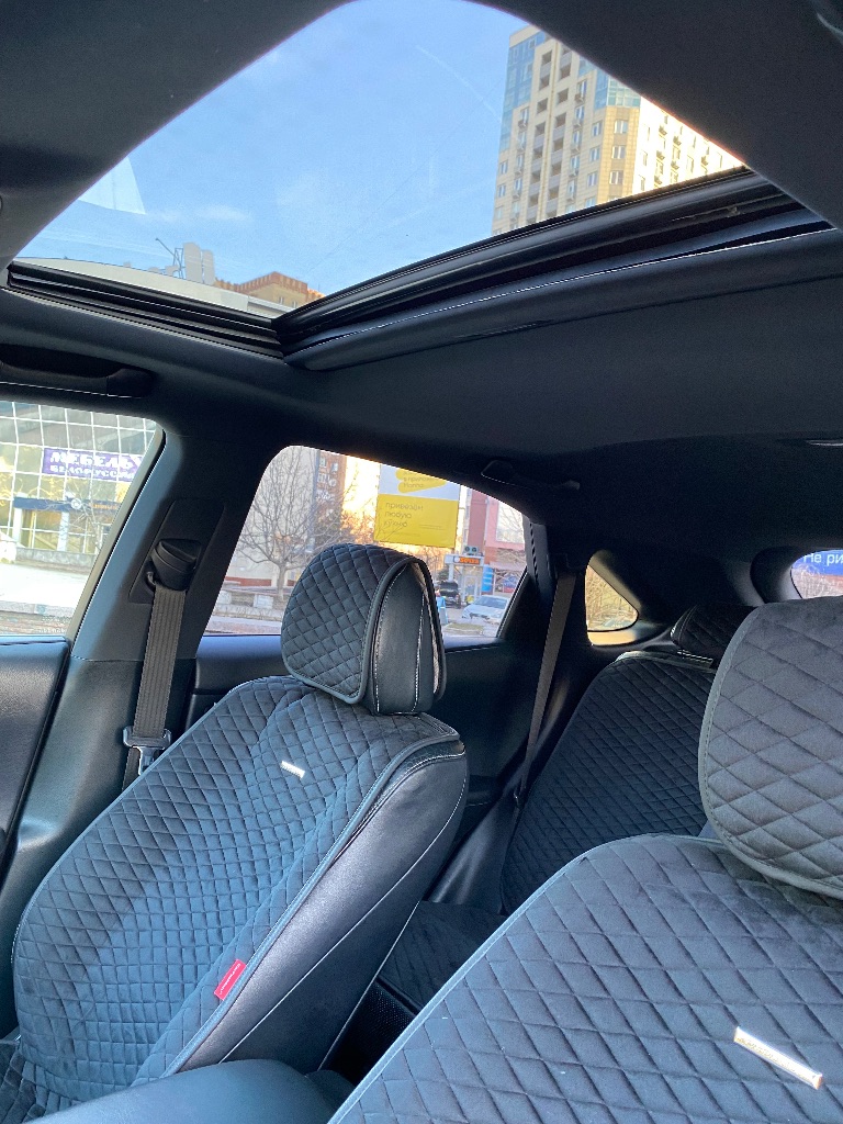 Продам lexus rx 350, официал, полный привод, с 8 ступенчатой акпп aisin.
С оригинальным пробегом 189000 км.
В максимальной комплектации f-sport с проекцией на стекло, черным потолком, навигацией с последними обновлениями и множеством других функций.
Машина полностью обслуженная, во вложениях не нуждается. В отличном состоянии по всем аспектам.
В комплекте 2 ключа и ключ механических блокировок акпп и тормозов, а также брелок доп сигнализации, есть 2 комплекта отличной резины зима/лето отдам в подарок.
Весь свет заменен на led.
Вопросы по тел. + 79493466205
К номеру привязаны ватсап и телеграмм.
Цена-3090000 руб. - фотография - 7