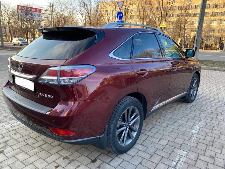 Продам lexus rx 350, официал, полный привод, с 8 ступенчатой акпп aisin.
С оригинальным пробегом 189000 км.
В максимальной комплектации f-sport с проекцией на стекло, черным потолком, навигацией с последними обновлениями и множеством других функций.
Машина полностью обслуженная, во вложениях не нуждается. В отличном состоянии по всем аспектам.
В комплекте 2 ключа и ключ механических блокировок акпп и тормозов, а также брелок доп сигнализации, есть 2 комплекта отличной резины зима/лето отдам в подарок.
Весь свет заменен на led.
Вопросы по тел. + 79493466205
К номеру привязаны ватсап и телеграмм.
Цена-3090000 руб. - фотография - 8