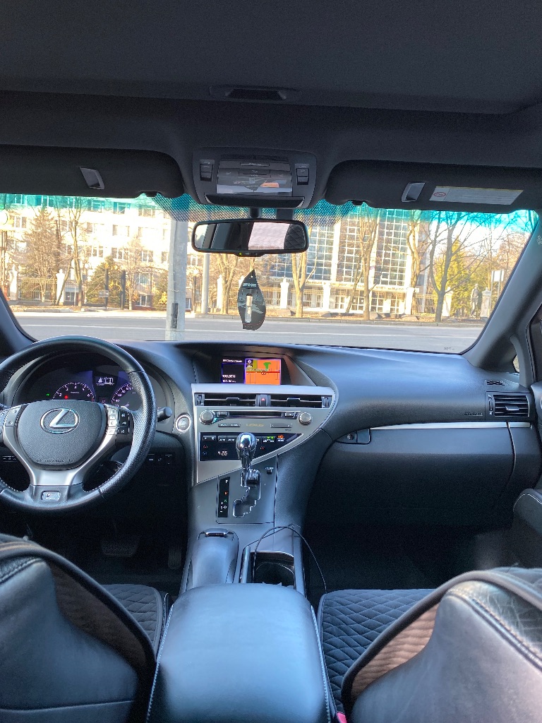 Продам lexus rx 350, официал, полный привод, с 8 ступенчатой акпп aisin.
С оригинальным пробегом 189000 км.
В максимальной комплектации f-sport с проекцией на стекло, черным потолком, навигацией с последними обновлениями и множеством других функций.
Машина полностью обслуженная, во вложениях не нуждается. В отличном состоянии по всем аспектам.
В комплекте 2 ключа и ключ механических блокировок акпп и тормозов, а также брелок доп сигнализации, есть 2 комплекта отличной резины зима/лето отдам в подарок.
Весь свет заменен на led.
Вопросы по тел. + 79493466205
К номеру привязаны ватсап и телеграмм.
Цена-3090000 руб. - фотография - 5