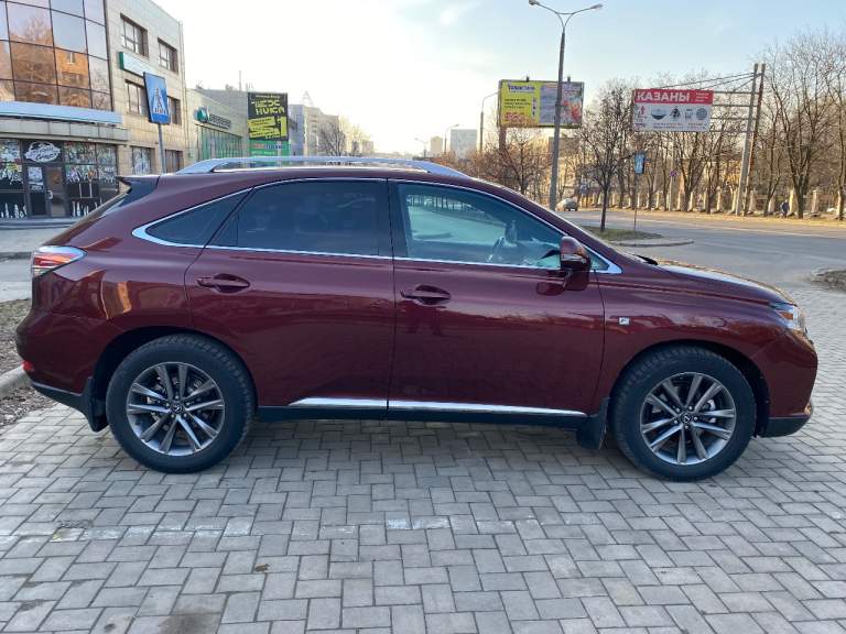 Продам lexus rx 350, официал, полный привод, с 8 ступенчатой акпп aisin.
С оригинальным пробегом 189000 км.
В максимальной комплектации f-sport с проекцией на стекло, черным потолком, навигацией с последними обновлениями и множеством других функций.
Машина полностью обслуженная, во вложениях не нуждается. В отличном состоянии по всем аспектам.
В комплекте 2 ключа и ключ механических блокировок акпп и тормозов, а также брелок доп сигнализации, есть 2 комплекта отличной резины зима/лето отдам в подарок.
Весь свет заменен на led.
Вопросы по тел. + 79493466205
К номеру привязаны ватсап и телеграмм.
Цена-3090000 руб. - фотография - 14