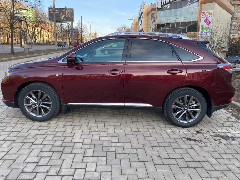 Продам lexus rx 350, официал, полный привод, с 8 ступенчатой акпп aisin.
С оригинальным пробегом 189000 км.
В максимальной комплектации f-sport с проекцией на стекло, черным потолком, навигацией с последними обновлениями и множеством других функций.
Машина полностью обслуженная, во вложениях не нуждается. В отличном состоянии по всем аспектам.
В комплекте 2 ключа и ключ механических блокировок акпп и тормозов, а также брелок доп сигнализации, есть 2 комплекта отличной резины зима/лето отдам в подарок.
Весь свет заменен на led.
Вопросы по тел. + 79493466205
К номеру привязаны ватсап и телеграмм.
Цена-3090000 руб. - фотография - 15