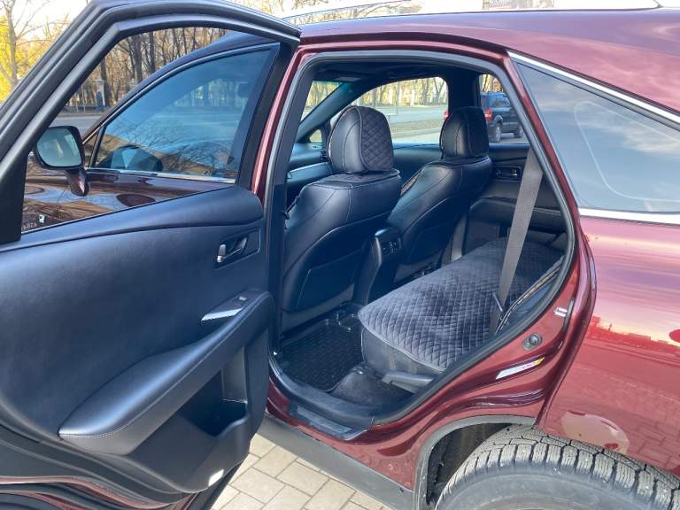 Продам lexus rx 350, официал, полный привод, с 8 ступенчатой акпп aisin.
С оригинальным пробегом 189000 км.
В максимальной комплектации f-sport с проекцией на стекло, черным потолком, навигацией с последними обновлениями и множеством других функций.
Машина полностью обслуженная, во вложениях не нуждается. В отличном состоянии по всем аспектам.
В комплекте 2 ключа и ключ механических блокировок акпп и тормозов, а также брелок доп сигнализации, есть 2 комплекта отличной резины зима/лето отдам в подарок.
Весь свет заменен на led.
Вопросы по тел. + 79493466205
К номеру привязаны ватсап и телеграмм.
Цена-3090000 руб. - фотография - 16