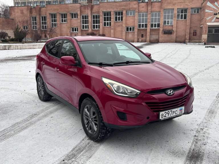 Продам hyundai tucson 2015 г. В.
Мотор: 2.0 gdi (115.000 км пробег)
Коробка передач: автомат (aisin 6 ступенчатый)
Салон: комбинированная кожа с тканью
Комплектация: датчик света, датчик дождя, мультируль, электрорегулировка водительского сидения, электрорегулировка зеркал, регулировка руля по высоте и вылету, кондиционер, центральное зеркало с автозатемнением, камера заднего вида, мультимедиа (aux, bluetooth, usb).
Автомобиль в отличном техническом состоянии, мотор работает отлично, не стучит, не дымит, не троит, масло не ест. Коробка переключается четко, без рывков, без пинков. Стоит новая хорошая зимняя резина nokian.
Кузов, ходовая и днище так же в отличном состоянии! За машиной следили, денег не жалели. При осмотре проведу проверку кузова толщиномером и компьютерную диагностику!
Кто ищет действительно хорошую машину - звоните!
Цена: 1.650.000₽
Г. Алчевск
+79591259920 - фотография - 2