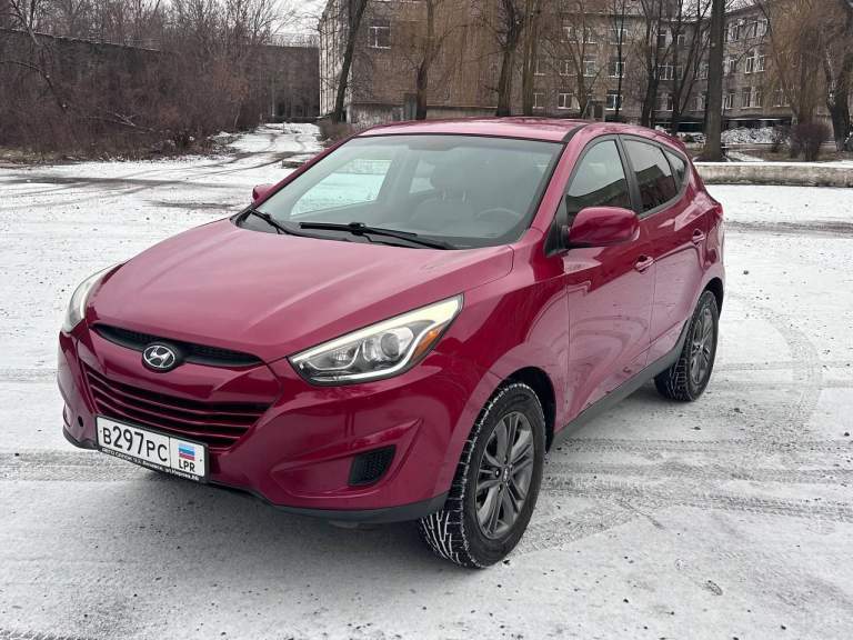 Продам hyundai tucson 2015 г. В.
Мотор: 2.0 gdi (115.000 км пробег)
Коробка передач: автомат (aisin 6 ступенчатый)
Салон: комбинированная кожа с тканью
Комплектация: датчик света, датчик дождя, мультируль, электрорегулировка водительского сидения, электрорегулировка зеркал, регулировка руля по высоте и вылету, кондиционер, центральное зеркало с автозатемнением, камера заднего вида, мультимедиа (aux, bluetooth, usb).
Автомобиль в отличном техническом состоянии, мотор работает отлично, не стучит, не дымит, не троит, масло не ест. Коробка переключается четко, без рывков, без пинков. Стоит новая хорошая зимняя резина nokian.
Кузов, ходовая и днище так же в отличном состоянии! За машиной следили, денег не жалели. При осмотре проведу проверку кузова толщиномером и компьютерную диагностику!
Кто ищет действительно хорошую машину - звоните!
Цена: 1.650.000₽
Г. Алчевск
+79591259920 - фотография - 1
