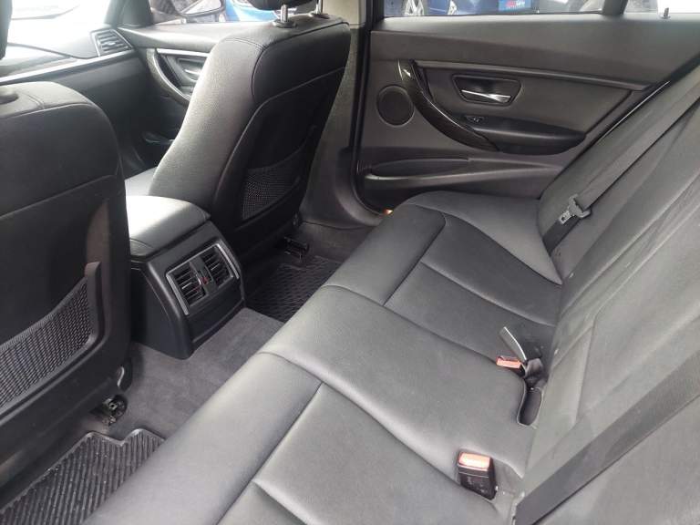 Продам bmw 320i двигатель бензиновый 2.0 твин турбо пробег 152 тыс. Авто в идеальном состоянии, любые проверки на любом сто. Цена 2.500 000 ₽ торг у капота возможен обмен - фотография - 4