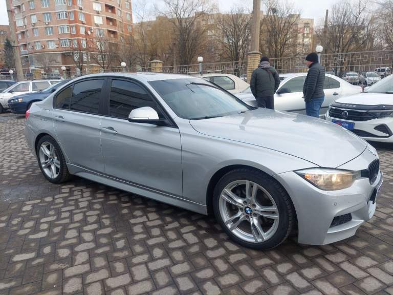 Продам bmw 320i двигатель бензиновый 2.0 твин турбо пробег 152 тыс. Авто в идеальном состоянии, любые проверки на любом сто. Цена 2.500 000 ₽ торг у капота возможен обмен - фотография - 5