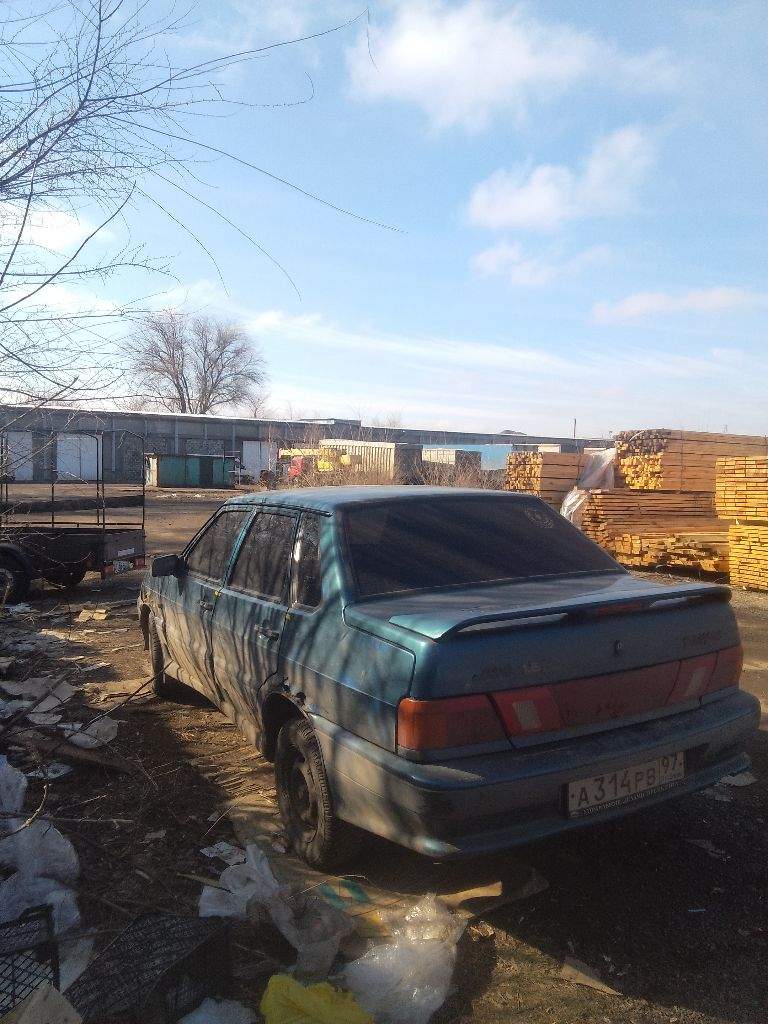 Продажа ваз 21115, 2004 г. Плюсы: один хозяин за все время! Не битая! Салон в идеале, как у новой машины, не продавлены сиденья, без пятен, светлая заводская обивка. Отличная зимняя резина. Магнитофон, передние стеклоподъемники, сигнализация. Двигатель и коробка в идеале. По ходовой только заменить колодки. Реальный пробег 145000 км. Минусы: машина долго стояла на улице и не эксплуатировалась. Дно надо варить. Арки задних крыльев сгнили (в наличии). Левое переднее крыло сгнило (в наличии). Не работает левый стеклоподьемник. Крепление капота слева надо делать. Ну и в целом есть рыжики. Цена 160000 руб. Приложить руки только по кузову, работы хватает. В таких годах авто от одного хозяина и с таким пробегом не найдете. +79493956173. +79493202819 - фотография - 4