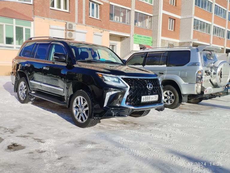 Продам легендарный японский внедорожник премиум класса lexus lx570 2013 года в максимальной комплектации. .. Привезен с дальнего востока в этом году. .. Все работает на 5, сел и поехал. .. Единственный в нашем городе! Цена 6🍋, торга нет!звонить, писать +79493387175 - фотография - 5