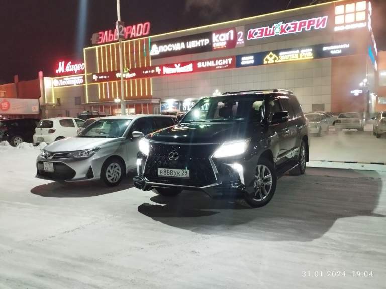 Продам легендарный японский внедорожник премиум класса lexus lx570 2013 года в максимальной комплектации. .. Привезен с дальнего востока в этом году. .. Все работает на 5, сел и поехал. .. Единственный в нашем городе! Цена 6🍋, торга нет!звонить, писать +79493387175 - фотография - 3