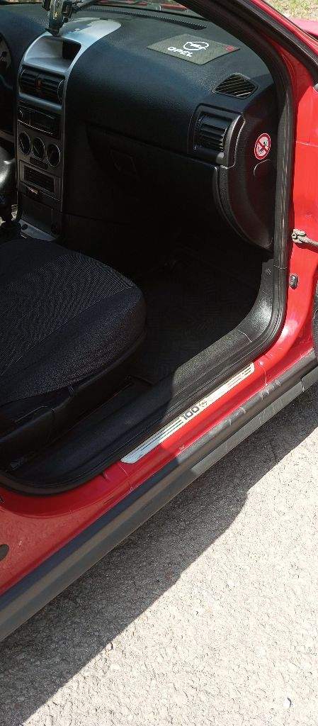 Продам opel astra g универсал 1999 года. Объём двигателя 1.6. По кузову нареканий нет, кузов оцинкован, по лакокрасочному покрытию есть дефекты. Пробег 232000. Пол года назад поменяна помпа, ремень грм, две недели назад поменяны колодки. Стоит новый стартер. Была замена радиатора охлаждения плюс патрубки. Стоит новая летняя резина. Документы переоформлены с днр на рф учёт. Г. Горловка. Остальные вопросы по телефону. Цена 450000. Торг. +79493268273 - фотография - 4