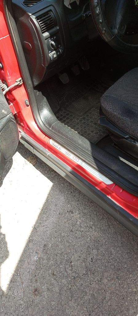 Продам opel astra g универсал 1999 года. Объём двигателя 1.6. По кузову нареканий нет, кузов оцинкован, по лакокрасочному покрытию есть дефекты. Пробег 232000. Пол года назад поменяна помпа, ремень грм, две недели назад поменяны колодки. Стоит новый стартер. Была замена радиатора охлаждения плюс патрубки. Стоит новая летняя резина. Документы переоформлены с днр на рф учёт. Г. Горловка. Остальные вопросы по телефону. Цена 450000. Торг. +79493268273 - фотография - 6