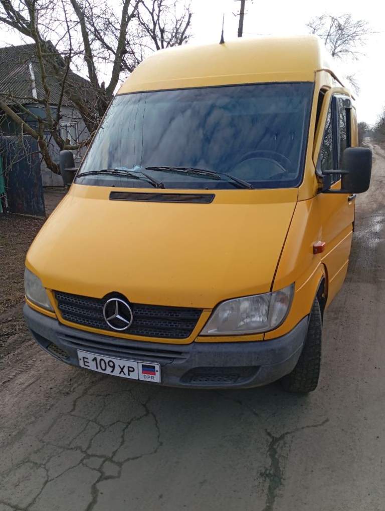 Продам sprinter, в нормальном состоянии, сёл и поехал, технически всё исправно, есть нюансы по кузову, по дверям. Пороги, дно целое. +79497164787, связь плохая, лучше в телеграм. Цена 1200000, торг - фотография - 3