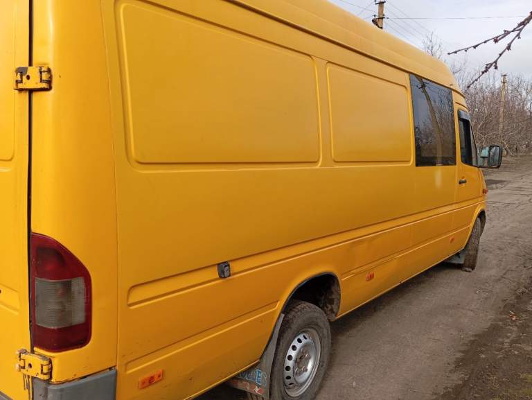 Продам sprinter, в нормальном состоянии, сёл и поехал, технически всё исправно, есть нюансы по кузову, по дверям. Пороги, дно целое. +79497164787, связь плохая, лучше в телеграм. Цена 1200000, торг - фотография - 4