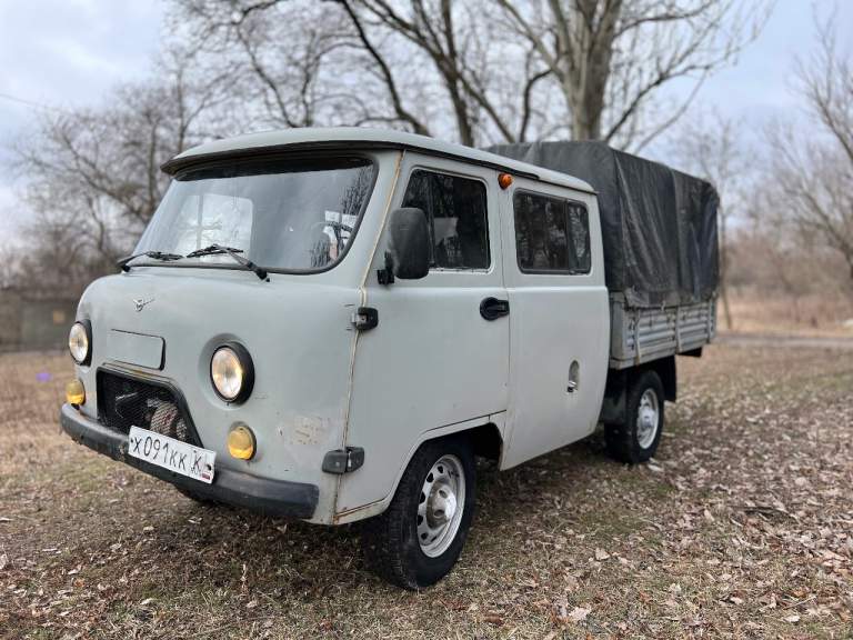 🇷🇺⛔️⛔️⛔️Продам уаз фермер. 4x4⛔️⛔️⛔️инжектор автомобиль в очень хорошем состояние, полный привод работает, масло негде не течет, печка греет, дворники и свет работают, двигатель не дымит не троит едет мягко и плавно. Год:2010 документы в полном порядке все номера рамы кузова и кабины читаются. Резина хорошая зима +79493163191 донецк цена:610т. Рублей - фотография - 3